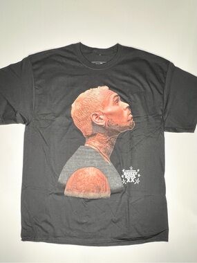 XL Chris Brown Graphic Portrait Tee Headgear Classics